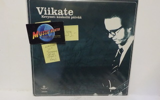 VIIKATE - KEVYESTI KESKELLÄ PÄIVÄÄ M-/EX+ FIN 2002