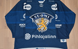 Leijonat game worn pelipaita - Ville Pokka