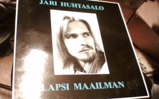LP Jari Huhtasalo LAPSI MAAILMAN  (Sis.pk:t)