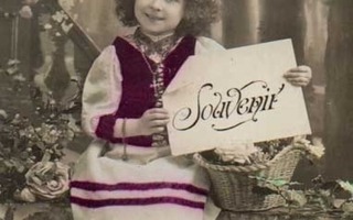 OTA! -- LAPSI / Kiharahiuksinen pikkutyttö penkillä. 1900-l.