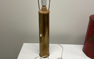 Hylsystä tehty moderni lamppu
