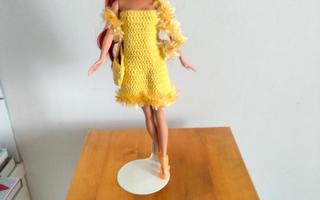 Barbie keltainen setti.