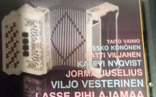 CD- LEVY : KULTAINEN HARMONIKKA    VUODELTA 1991