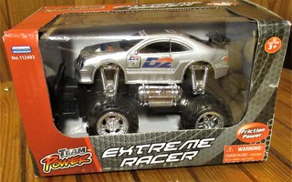 Team Power Extreme Racer auto pakkauksessaan