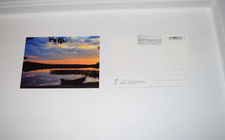 postikortti järvenranta iltahämärässä