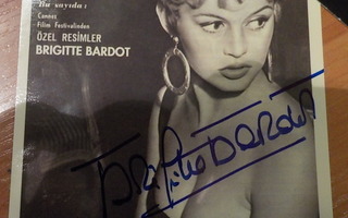 BRIGITTE BARDOT POSTIKORTTI NIMMARILLA