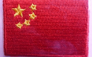 Hihamerkki kangasmerkki KIINA lippu 5x3,5cm