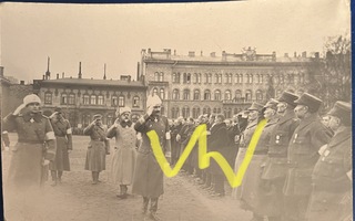 Valokuva Mannerheim tarkastaa Vapaussodan veteraaneja