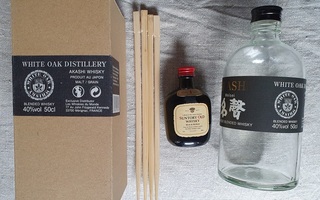 Japani 2 viskipulloa, laatikko ja syömäpuikot