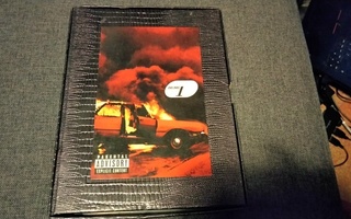 Mötley Crüe - Music To Crash Your Car To - Volume I cd box