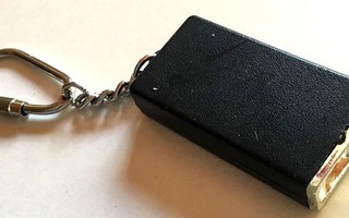 Musta taskulamppu avaimenperä