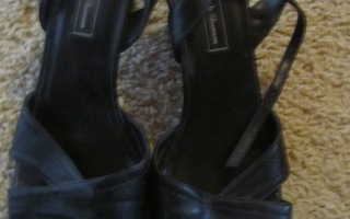Mustat kengät, nahkaa, koko 38