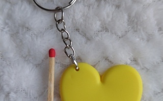 Keltainen sydän avaimenperä