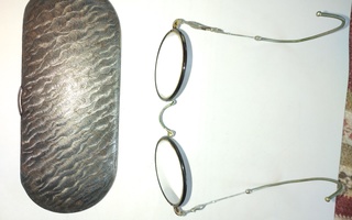 Vanhat silmälasit