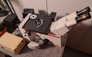 Leica DM IRM epimikroskooppi