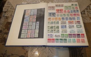 Suomalaisia postimerkkejä 476 kpl kansiossa
