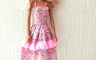 Barbie pinkkimekossa