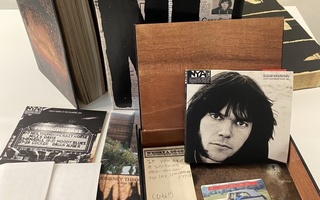 Neil Young Archives Vol 1 (1963 - 1972) 10 x Bluray