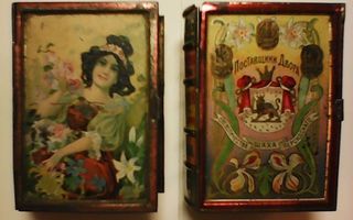 Kaksi venäläistä antiikki saippuarasiaa