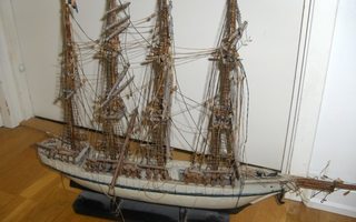 PURJELAIVAN pienoismalli upea antiikki laiva käsin tehty