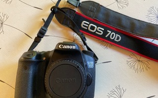 Canon D70 digikamerarunko varusteineen