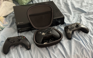 Xbox One + 3 ohjainta (EI PK)