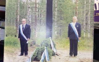 Rajantakaiset kenttä- ja sankarihautausmaat ( SIS POSTIKULU)