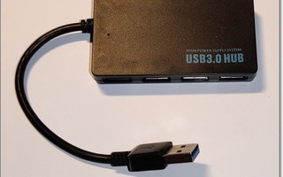 Pieni uusi 4-porttinen USB-hubi