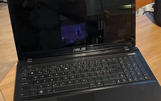 ASUS Kannettava X53U *Varaosiksi