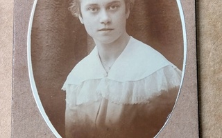 Visiittivalokuva nainen v. 1919 Hämeenlinna