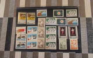 Suomalaisia postimerkkejä 24 kpl.