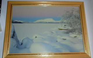 Kehystetty valokuva talvisesta Saanatunturista, 33,5 x 24,5