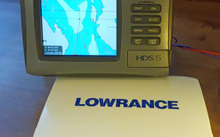 Lowrance HDS5 karttaplotteri + kartta