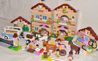 LEGO Friends 3185 "Ratsastusleiri" (v. 2012)