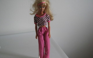 Barbie söpö nukke.