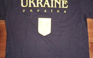 UKRAINA vaakuna - tummansininen T-paita M