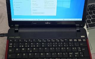 Fujitsu lifebook P3110, intel U4100, 4Gb, 160Gb, win10.