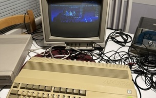 Commodore Amiga 500 #3 (+ lisämuisti, virtalähde)