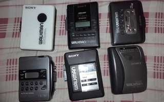 6kpl Viallisia Sony Walkman kasettisoittimia