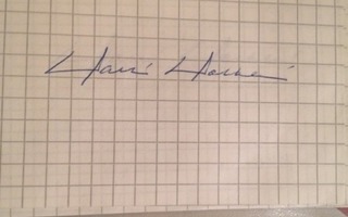 Harri Holkeri nimikirjoitus paperilla