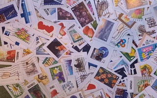 Uudempaa kotimaista postimerkkileikettä, yli 135 kpl