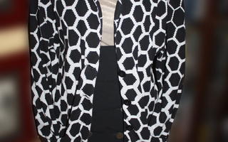 Neuletakki XL 48 jakku takki mustavalkoinen reilu malli