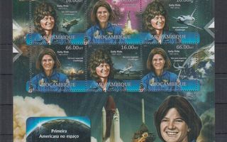AVARUUS Astronautti Sally Ride  blokki MOSAMBIK 2012 **