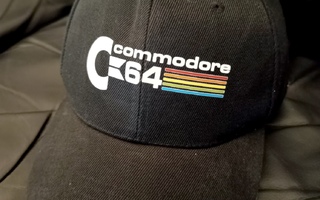 C64 / Commodore 64 musta lippis (one size, fits all)