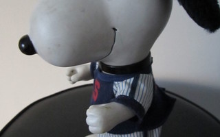 Ressu Snoopy retro baseballin pelaaja 1966 figuuri