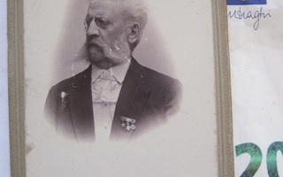 VANHA CDV Visiitti Valokuva Mies Pienoiskunniamerkit 1900-l