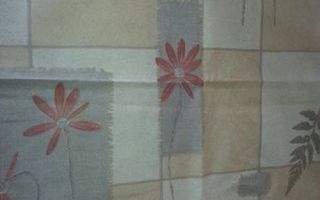 Beige kukkakuvioinen kangas 150x125cm