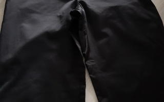 Musta Kellon Housut / Culotte housut - koko 40