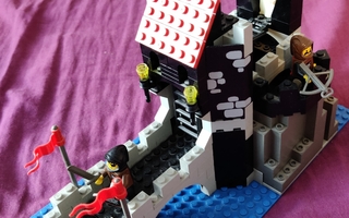 LEGO Castle, Linna 6075  - Wolfpack tower 1 kpl