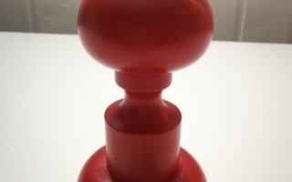 Arikan iso punainen kynttilänjalka